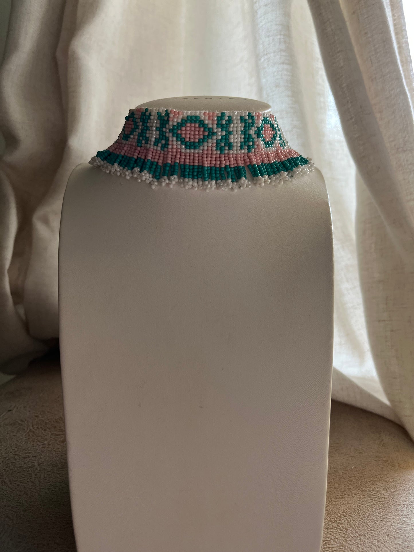 Choker étnico bolitas