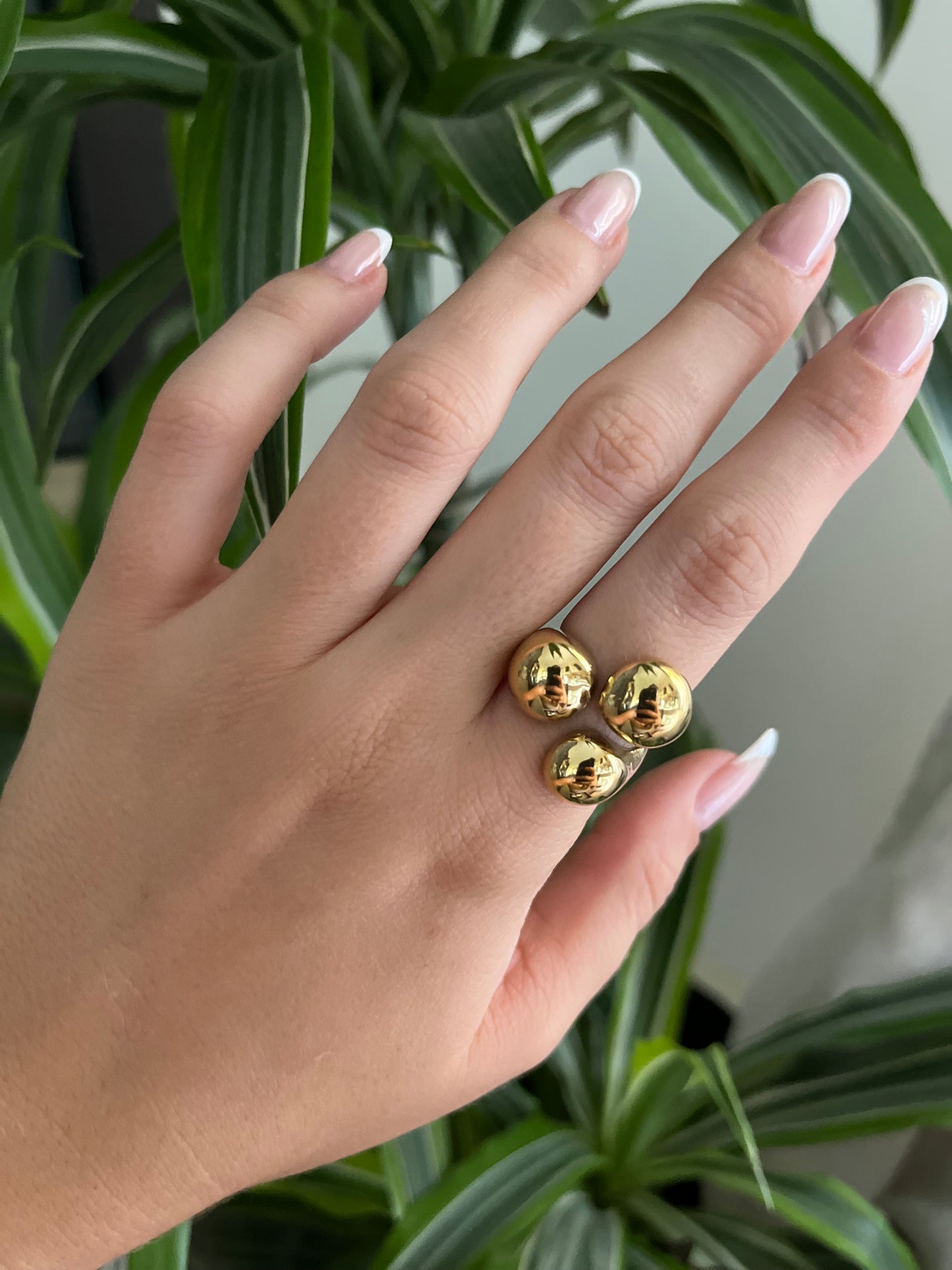 Anillo bolitas dorado