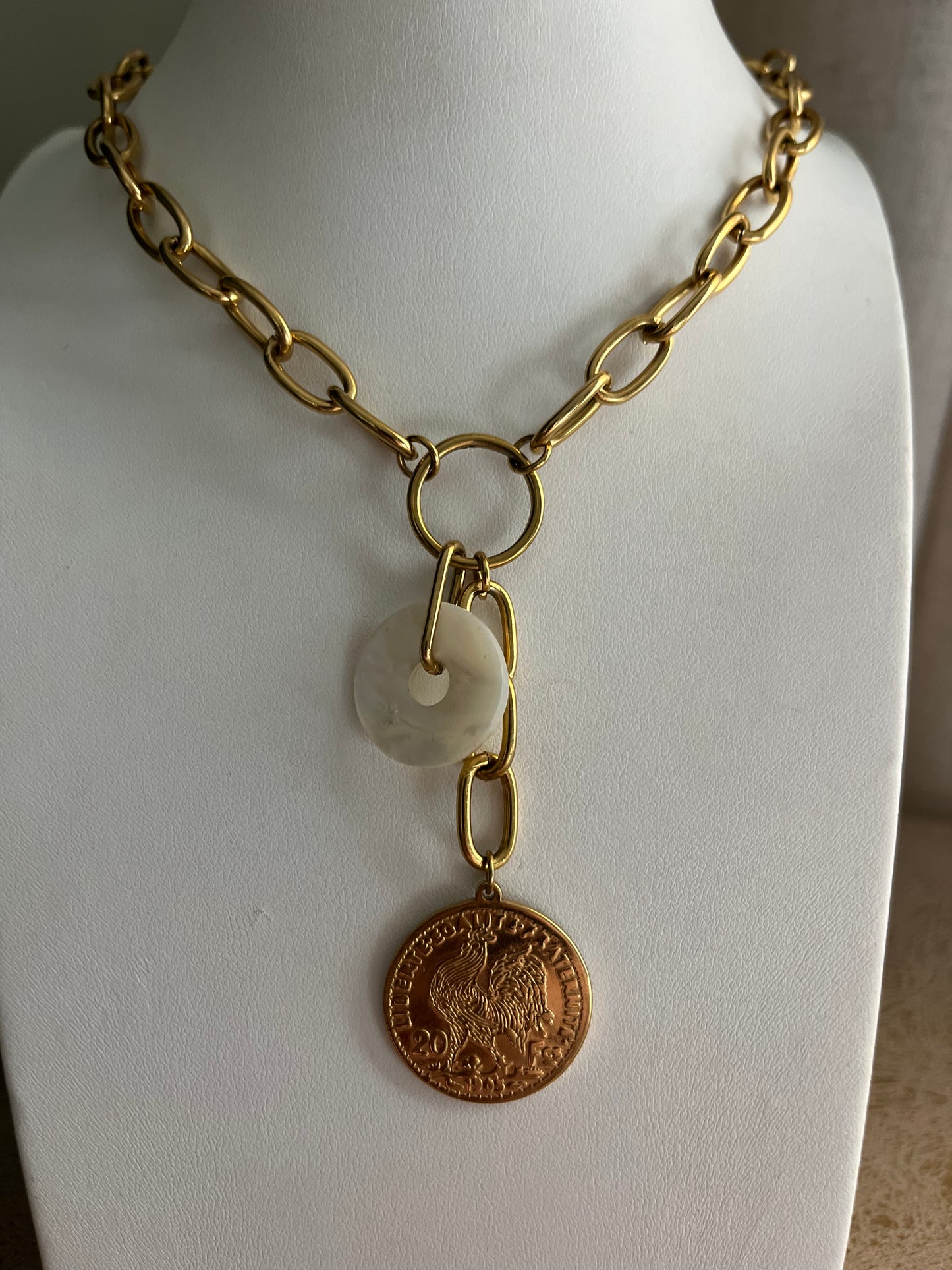 Collar moneda nácar