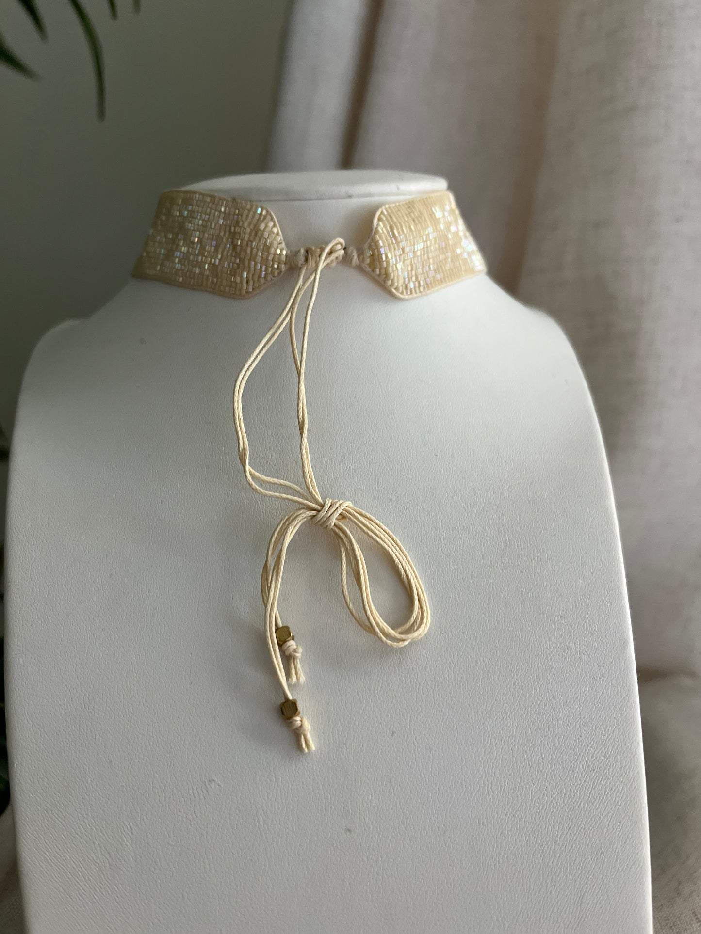 Choker indio blanco hueso