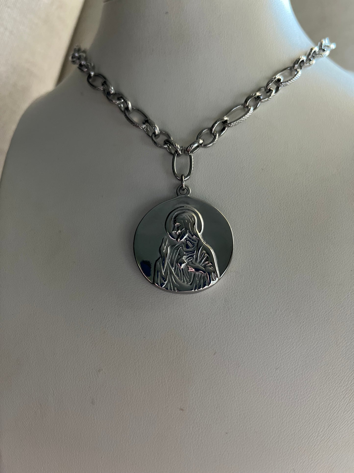Collar escapulario plateado