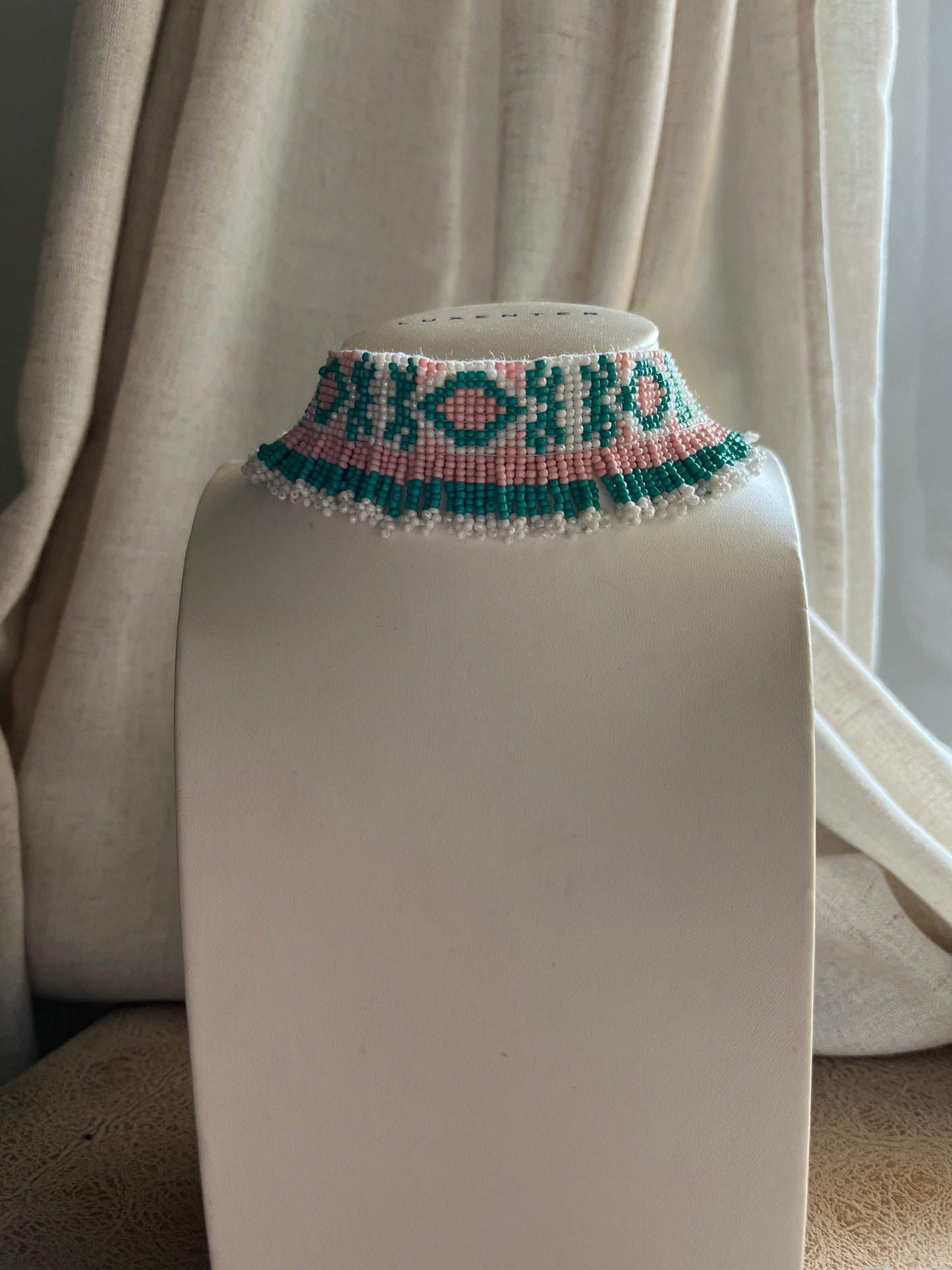 Choker étnico bolitas