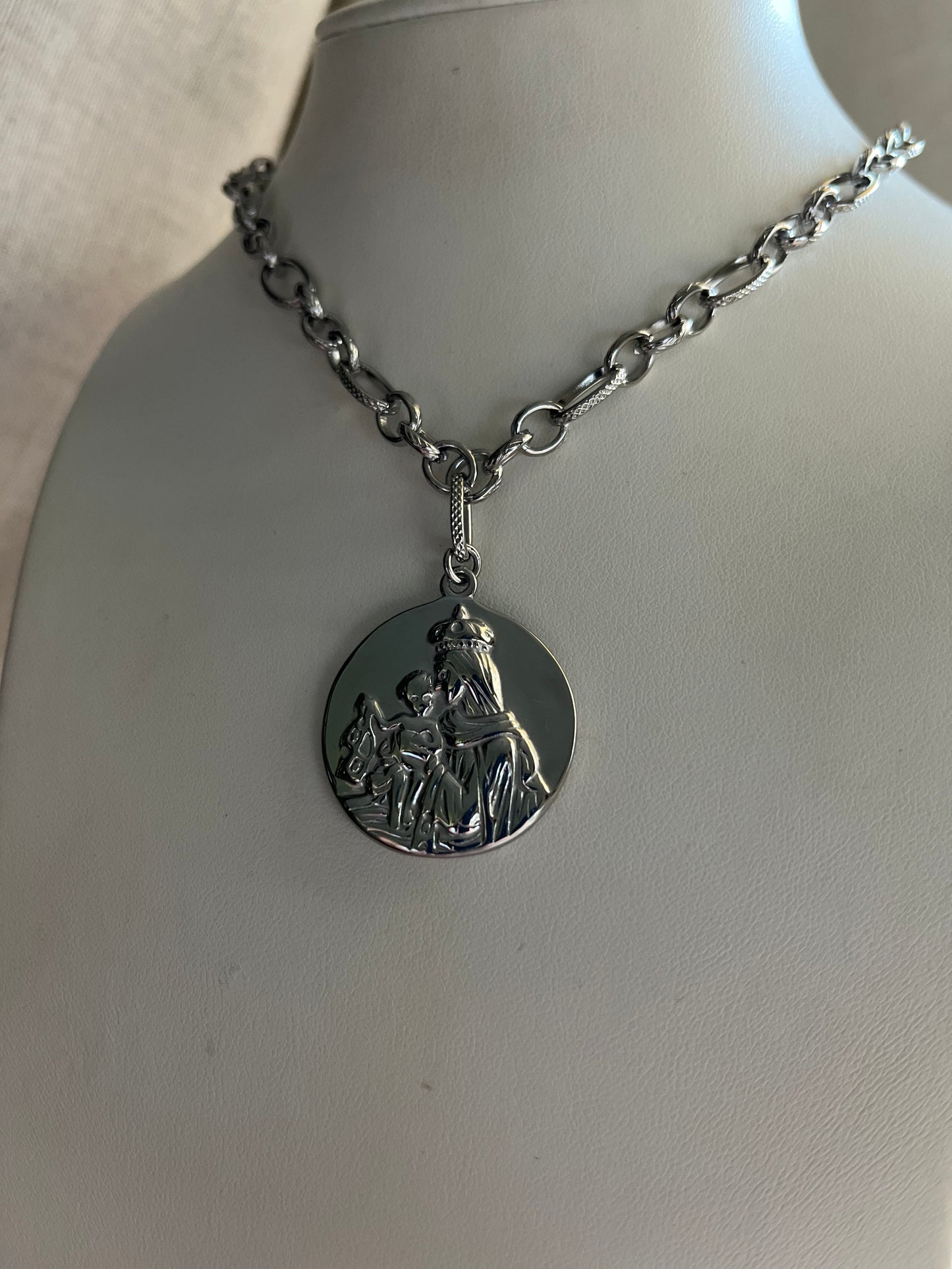 Collar escapulario plateado